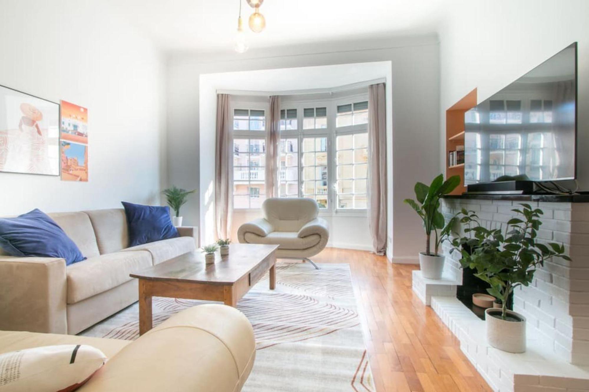 Spacious 2-Bedroom In The Centre Of 芒通 外观 照片